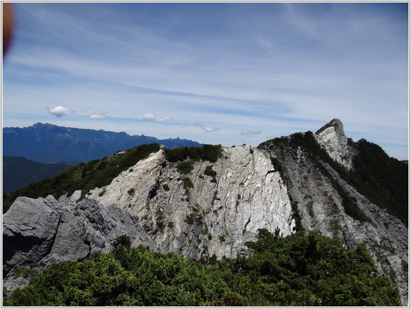 2012-07-13 11-29-28巴巴山看南湖南峰.JPG